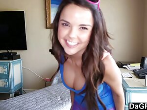 Riley Reid ditutup matanya untuk gairah seks pada Emma Marx model - < bokep paling sexi url>